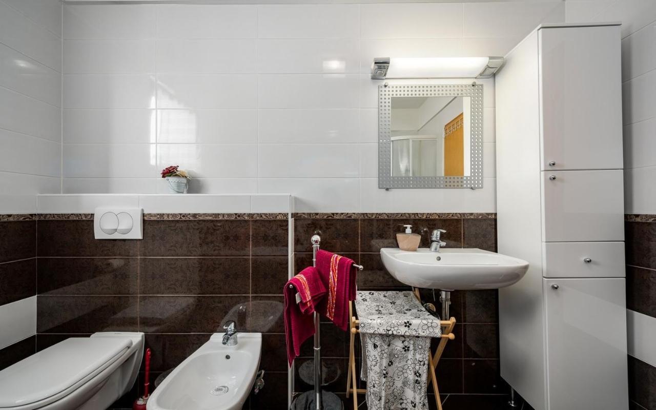 Iva House With Apartment Umag Exteriér fotografie
